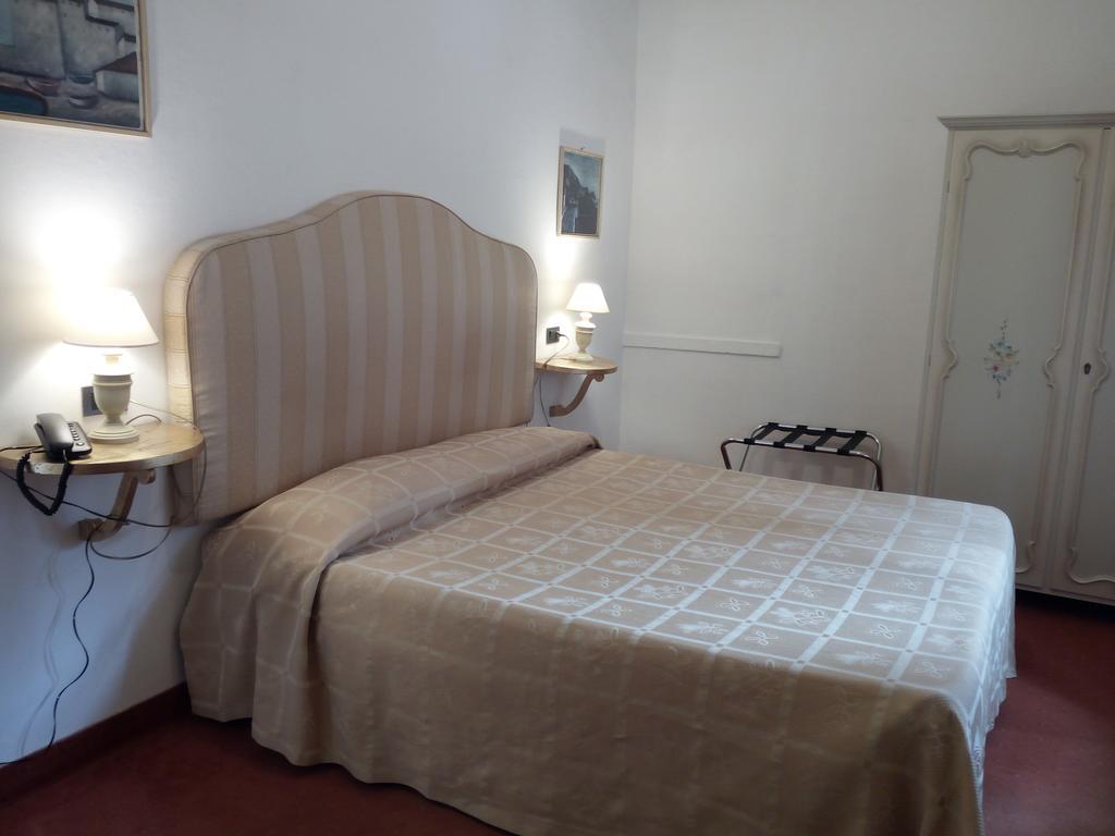 Hotel La Vela-Castello Il Rifugio ซานตา มาร์เกอริตา ลีกูเร ภายนอก รูปภาพ