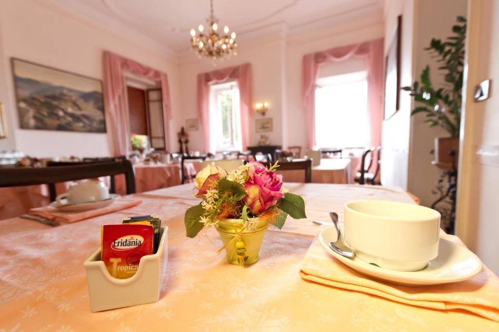Hotel La Vela-Castello Il Rifugio ซานตา มาร์เกอริตา ลีกูเร ภายนอก รูปภาพ